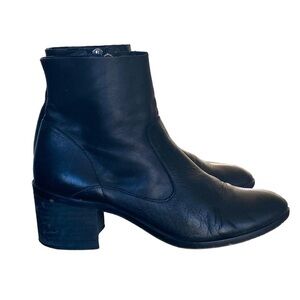 L’INTERVALLE Designer Spain Black Genuine Leather Stack Heel Ankle Boot- Size 40